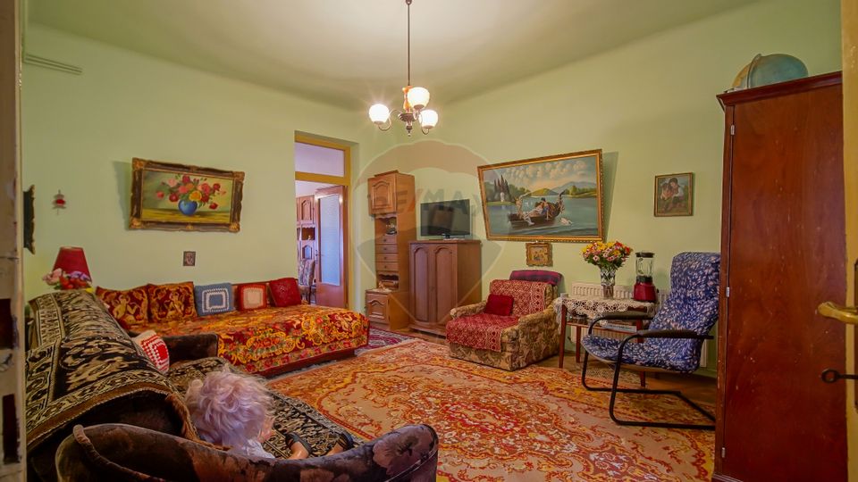 Casă / Vilă cu 5 camere de vânzare în zona Schei, Cotun 9