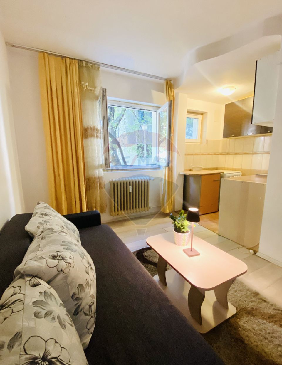 Garsoniera , vanzare in Bucuresti, Alba Iulia RMX99333 RE/MAX Romania