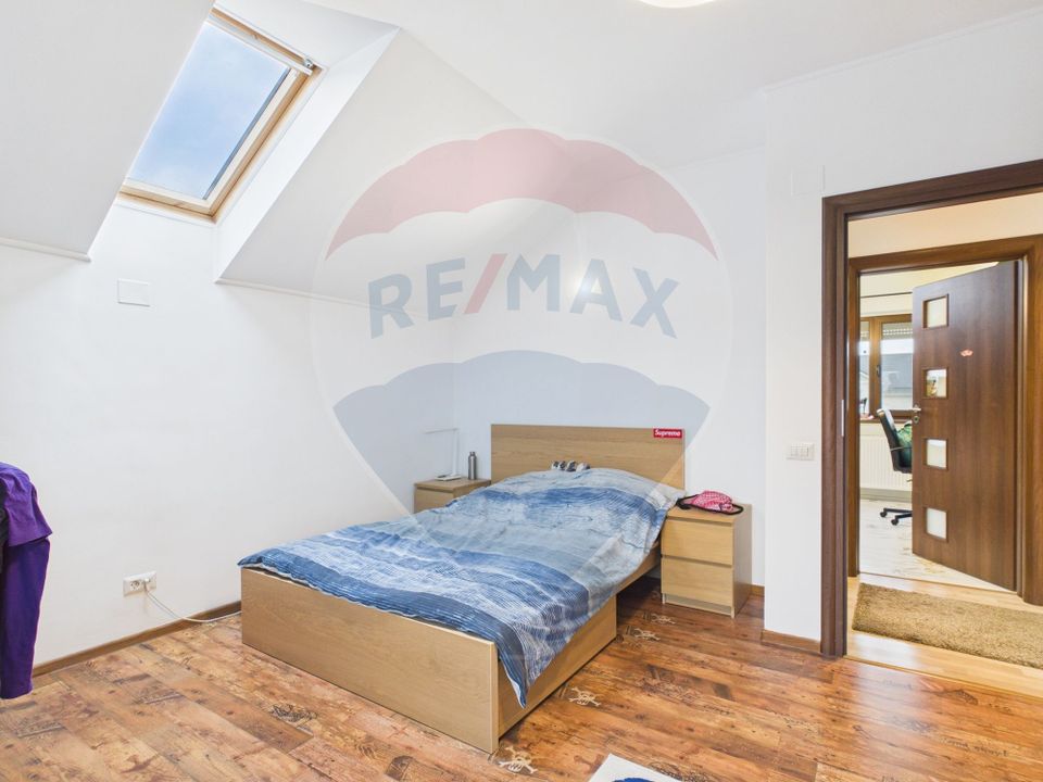 Modern villa 2011, with 5 rooms, 500sqm courtyard and garage