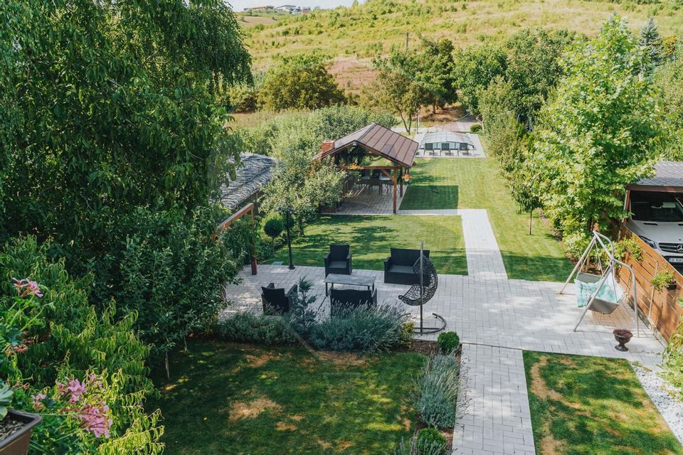 Ready to Move Family Home with Heated Pool – Gheorghe Doja Street, Ora