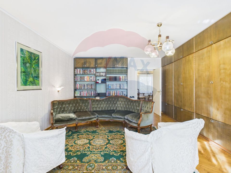 Spectacular villa in Balotesti, 5000 sqm courtyard and indoor pool