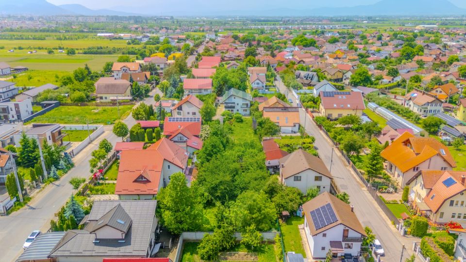 Vila rezidential/  gradina de vis/sera/ panouri/ Sanpetru!