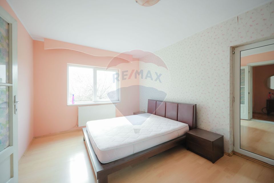 8 room House / Villa for sale, Iosia area