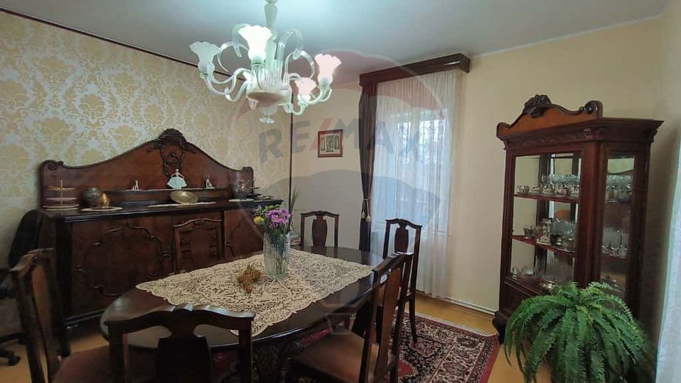 Casă cu piscină de vânzare în zona Piața Centrală Galați