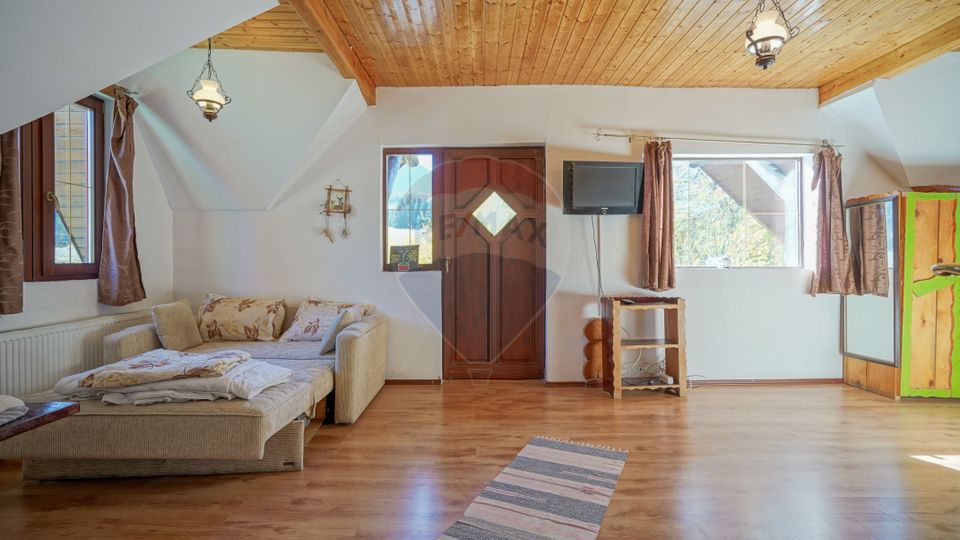 8 room House / Villa for sale