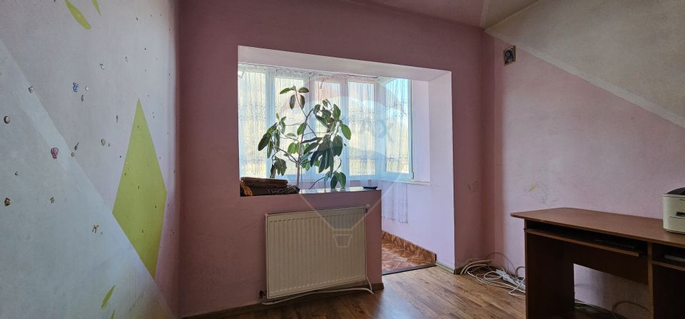Apartament semicentral cu 4 camere, decomandat-Gura Humorului-Suceava