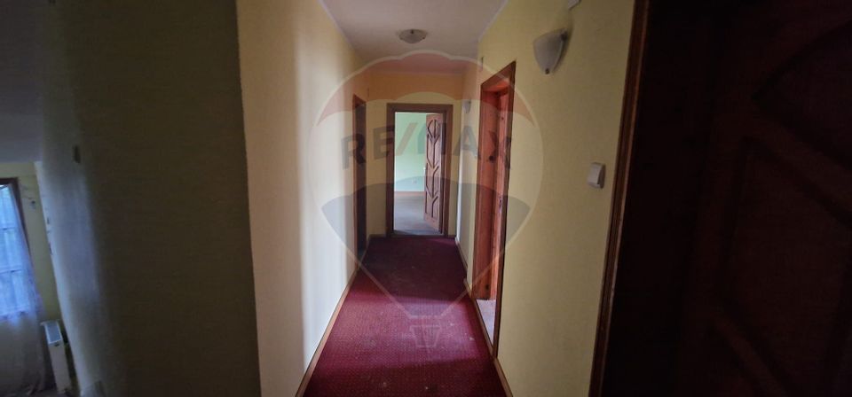 Vilă S+P+1E+M cu 7 camere de vânzare în TG. OCNA