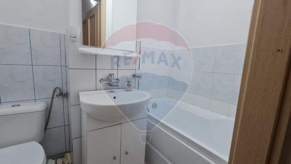 Garsoniera de inchiriat, strada Garii, etajul 3/4