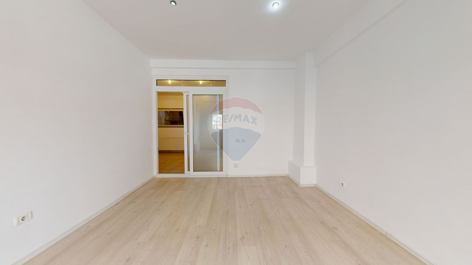 Inchiriez Apartament 4 camere in Piata Romana