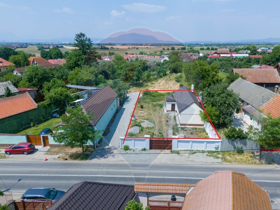 Casa renovata cu teren generos