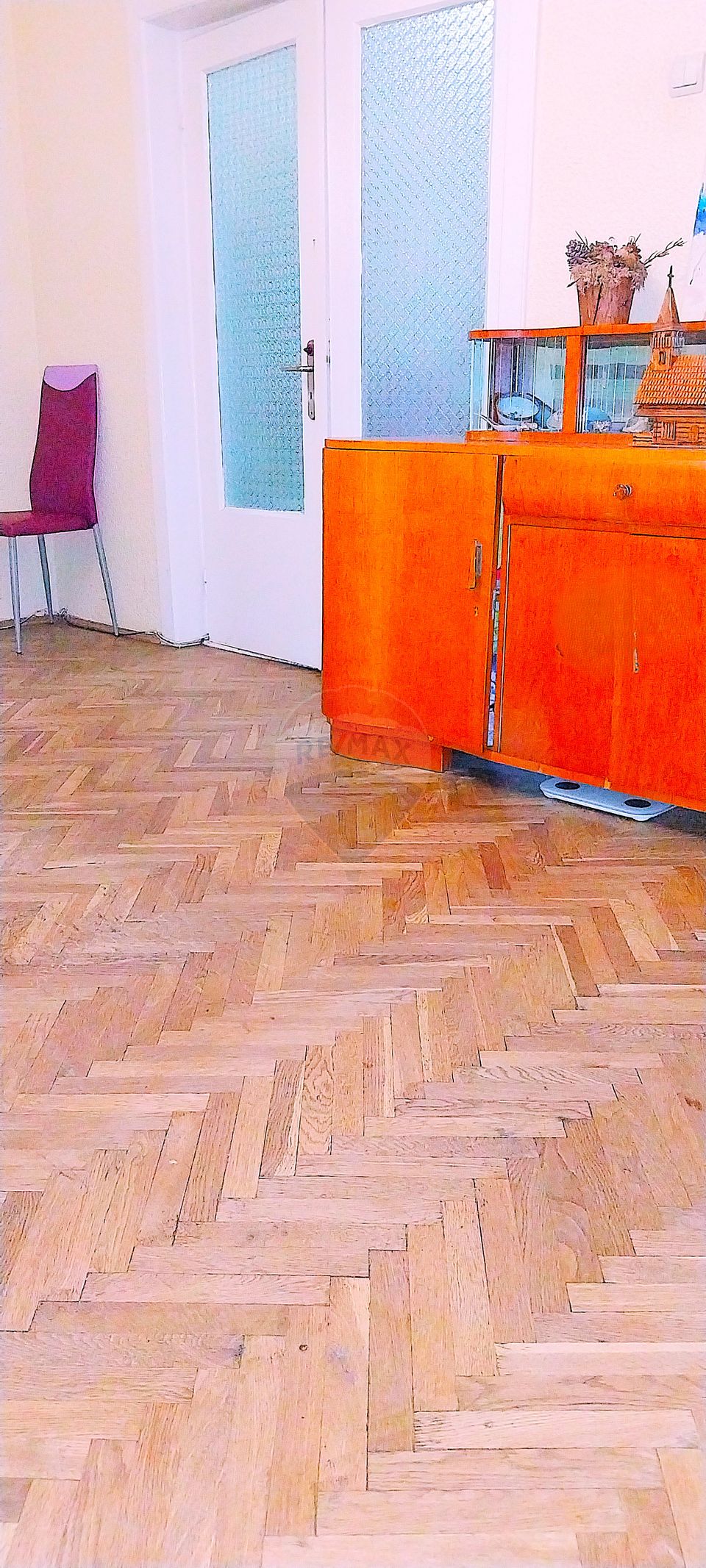 Apartament cu 2 camere de vânzare în zona 1 Mai Insula