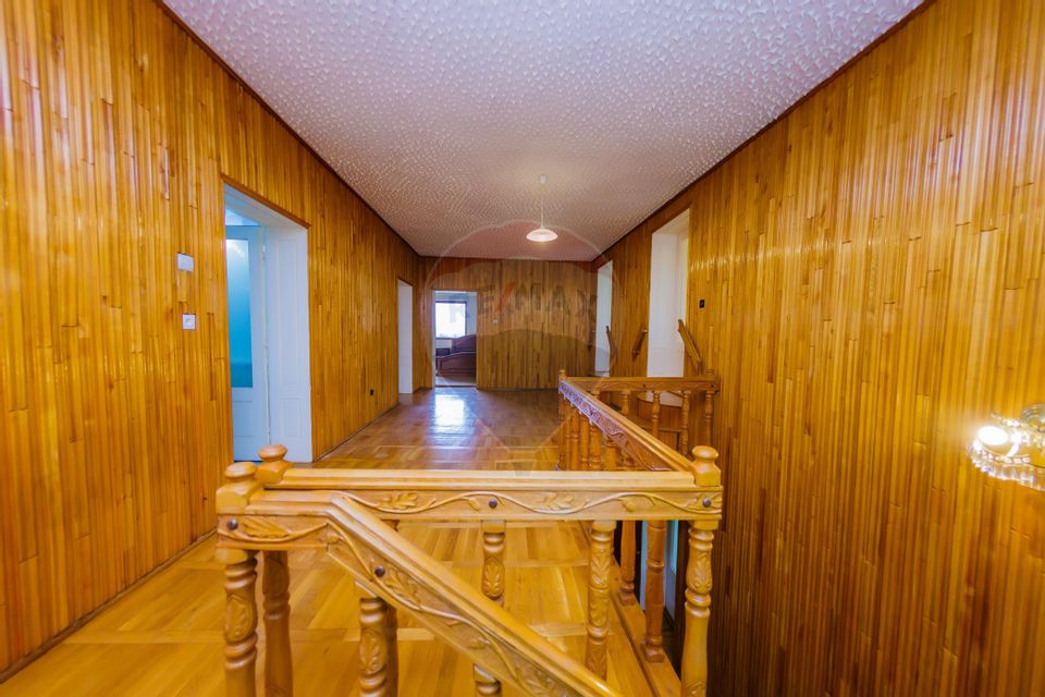 Imobil multifunctional cu parcare privata – de inchiriat