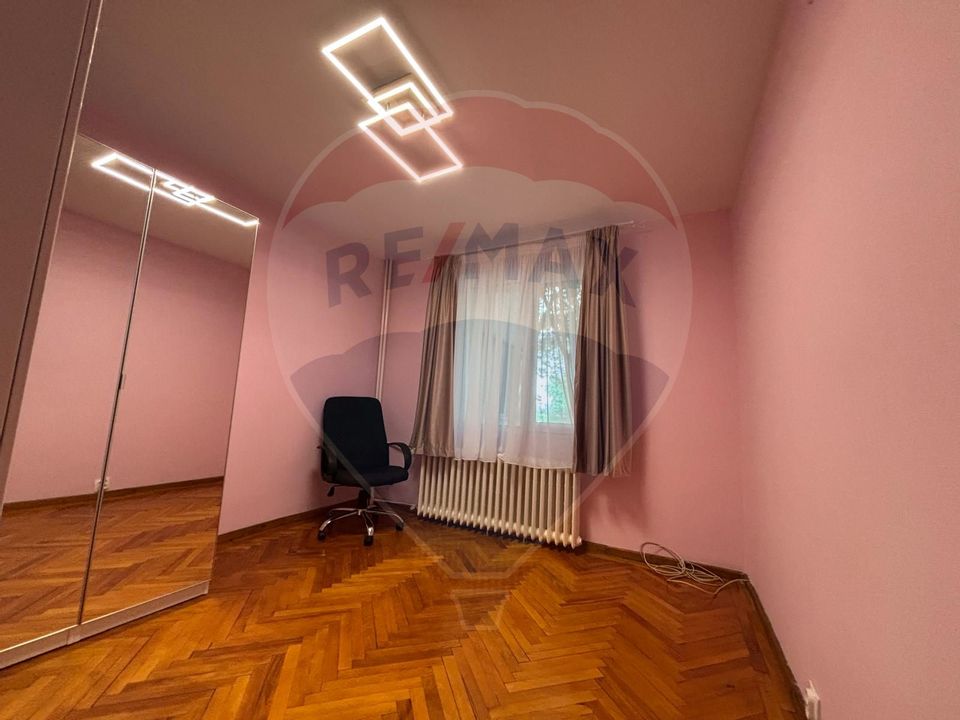 4 room Apartment for sale, Teiul Doamnei area