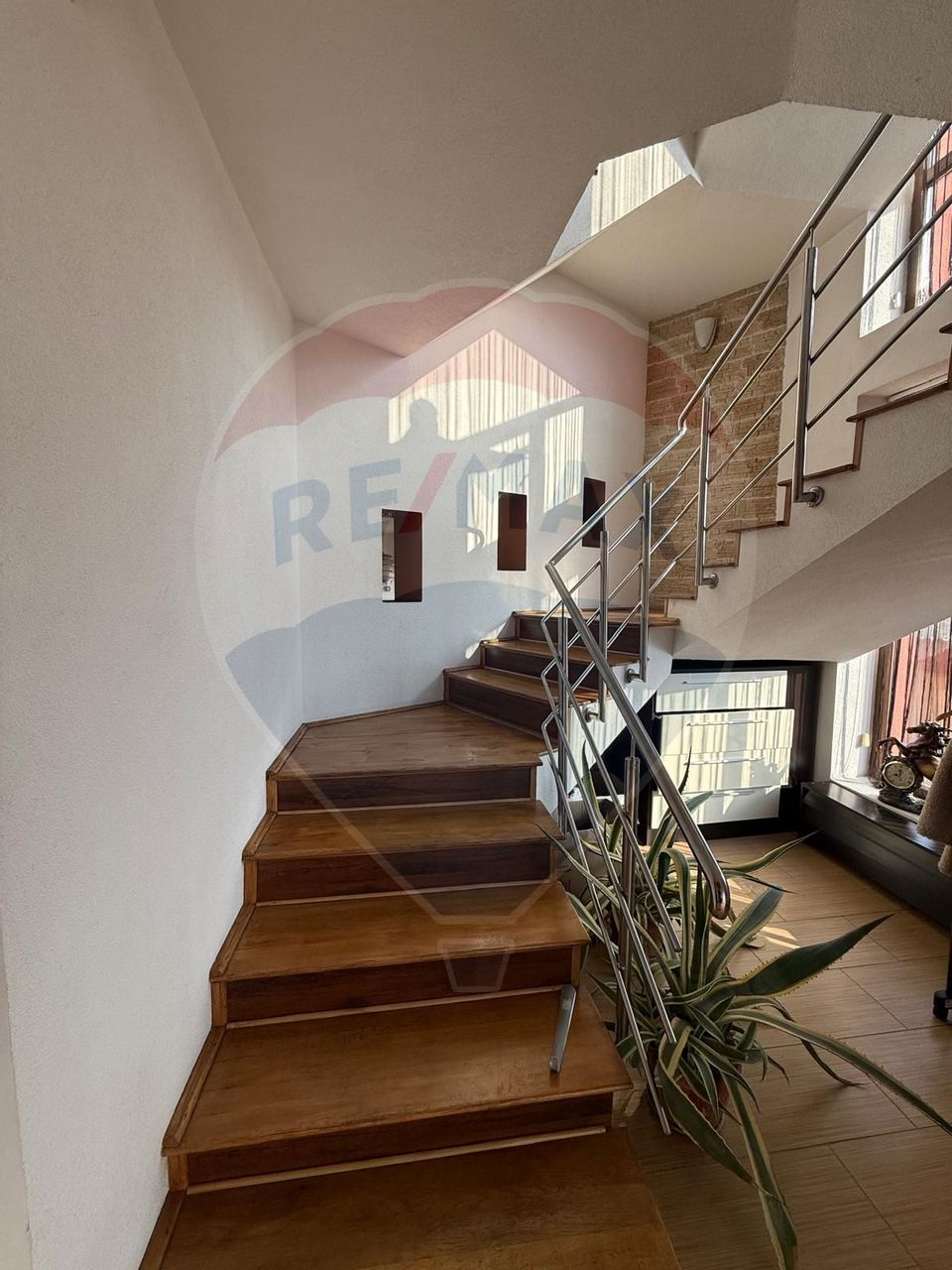 5 room House / Villa for sale, Plaiul Vulcanesti area