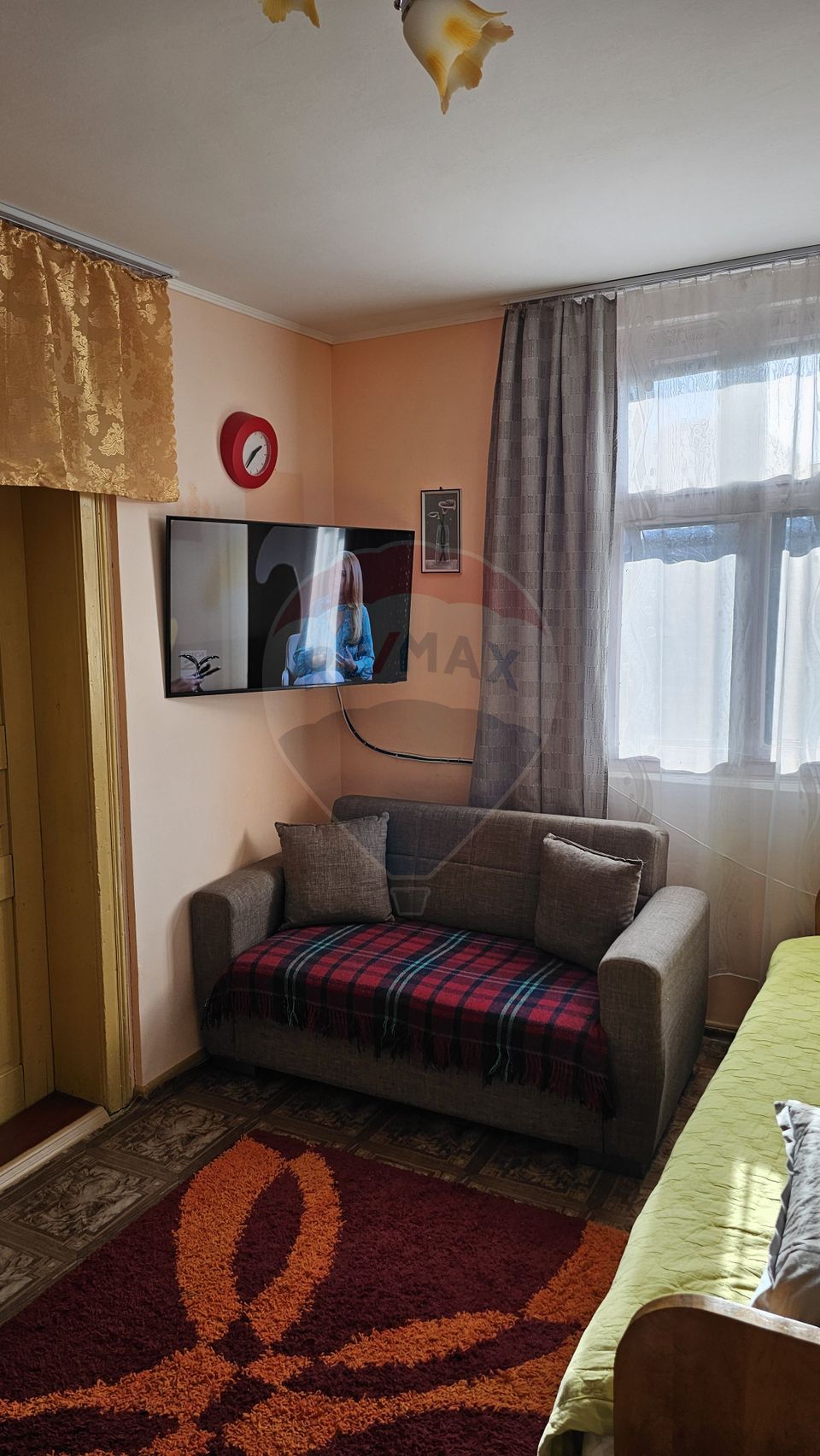 Casă / Vilă cu 3 camere de vânzare-Cacica-Suceava