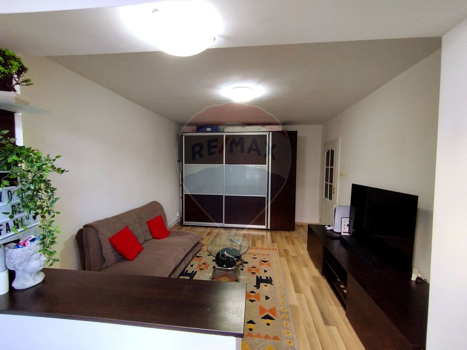 Apartament decomandat cu 4 camere, et 3, zona Narcisa