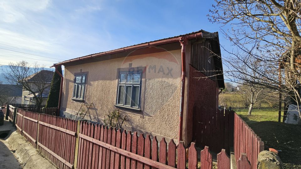 Casă / Vilă cu 3 camere de vânzare-Cacica-Suceava