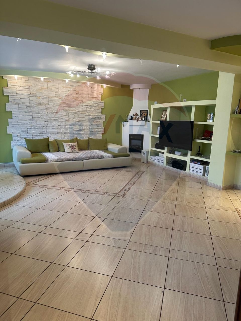 DE INCHIRIAT Apartament cu 4 camere în zona Scriitorilor