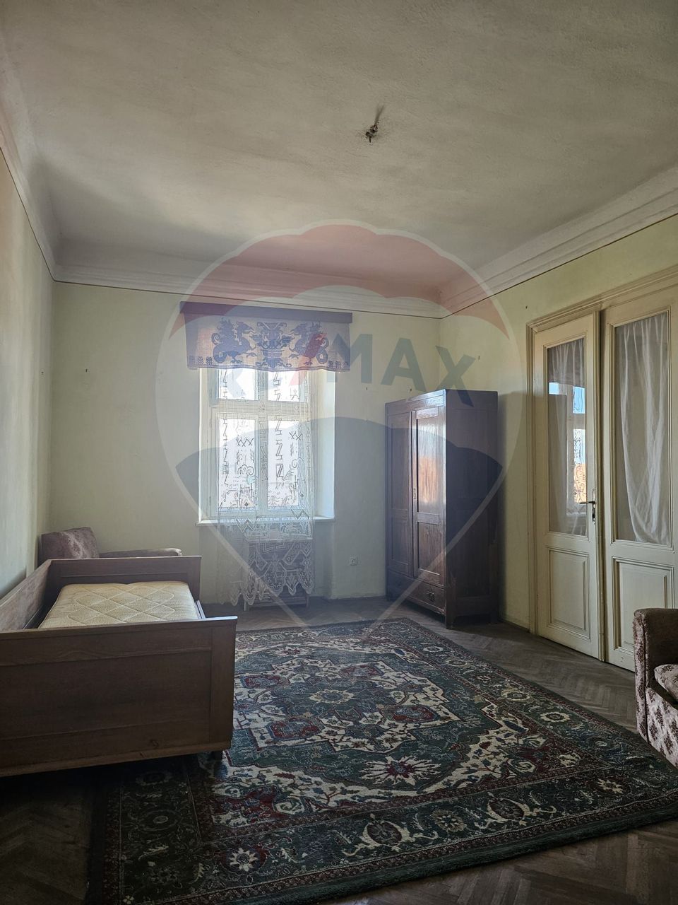 Apartament cu 5 camere de vânzare în zona Central