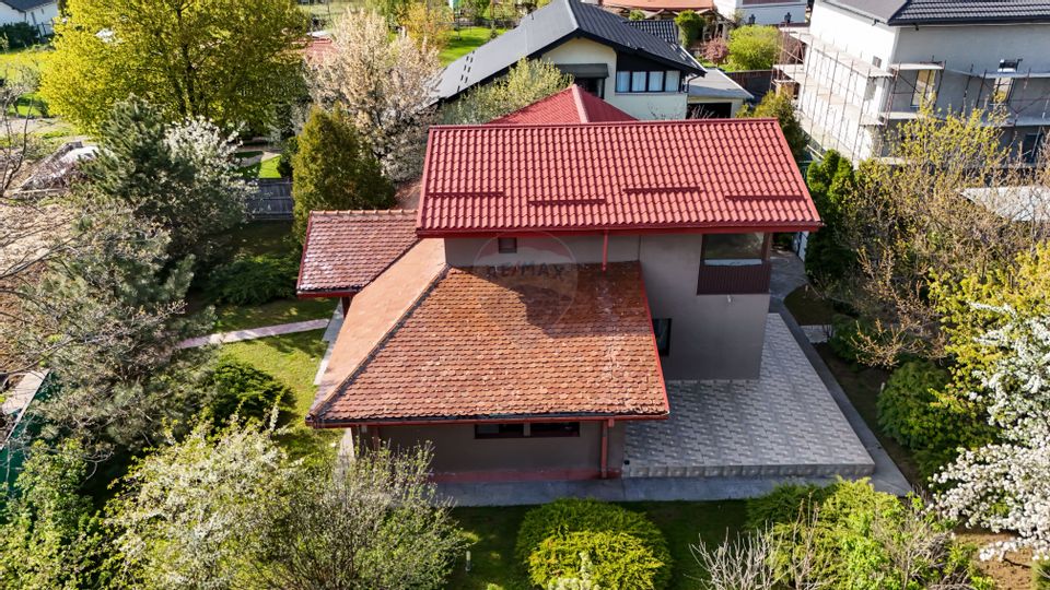 Villa with land 1000sqm Zorelelor Street / Snagov / LAC / Holiday home