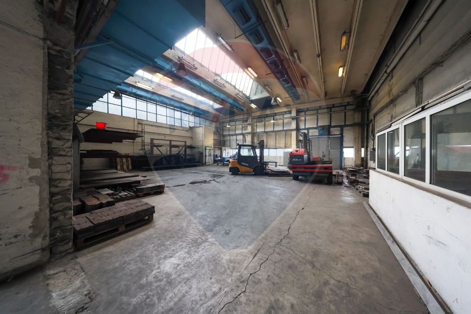 Hala 2.700 mp + birouri 800 mp + teren 1.400 mp AEROPORT BRASOV