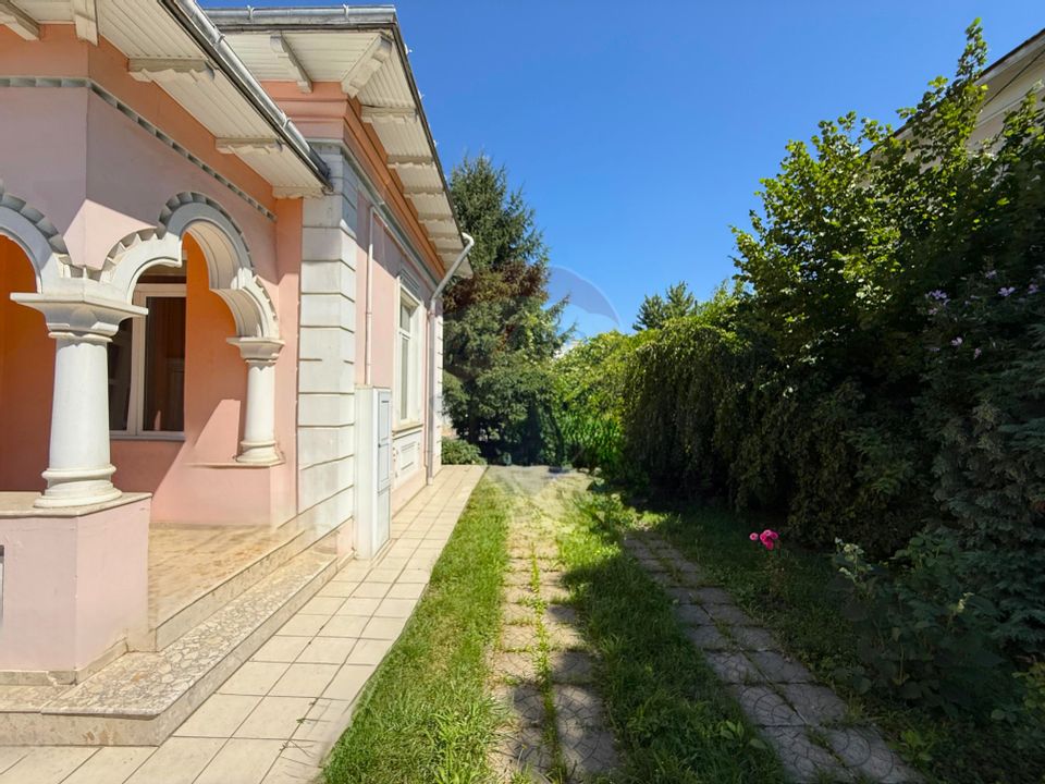 8 room House / Villa for sale, Central area