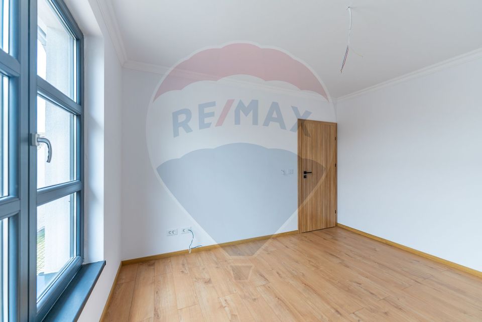 Casă elegantă și spațioasă – în complex privat, zona centrală Arad