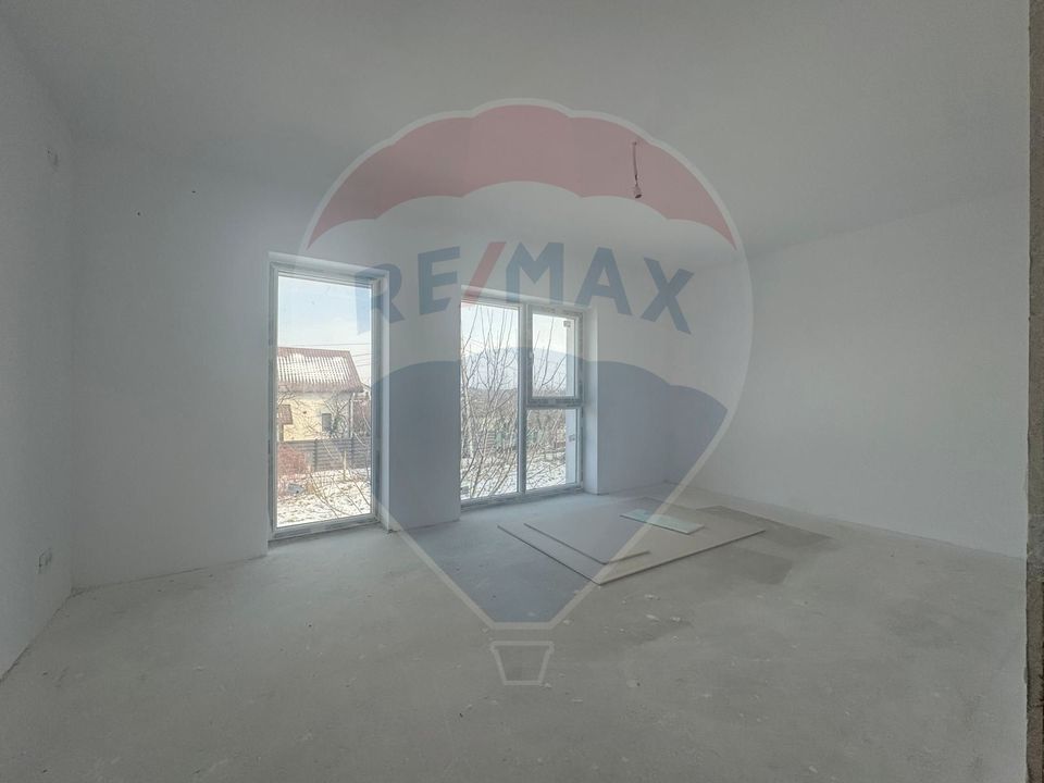 House / Villa with 4 rooms for sale Sabareni