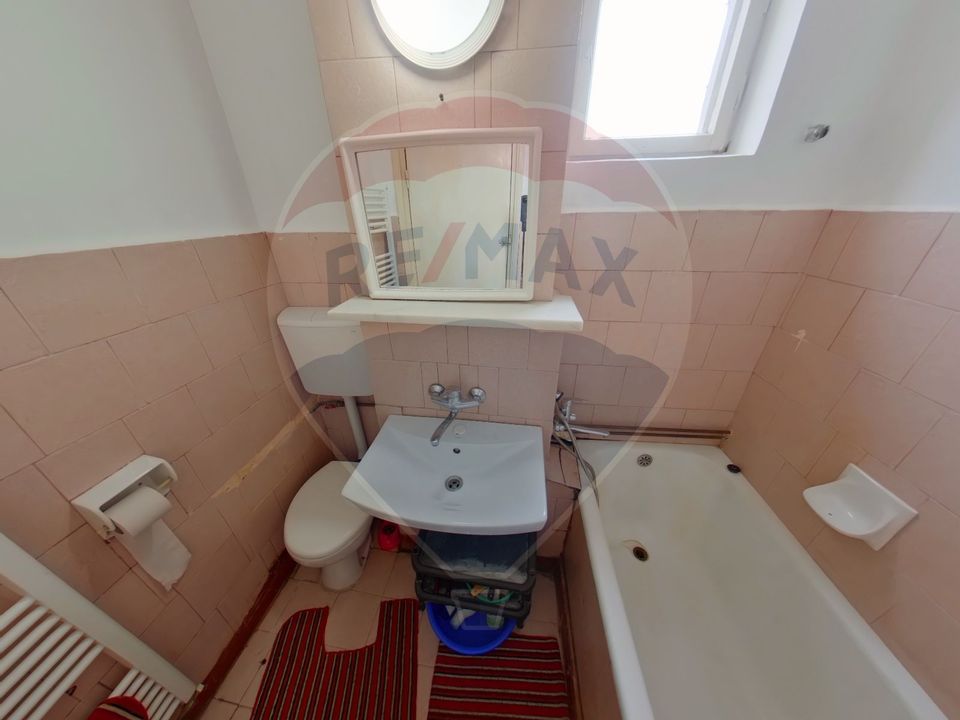 4 room Apartment for sale, Est area