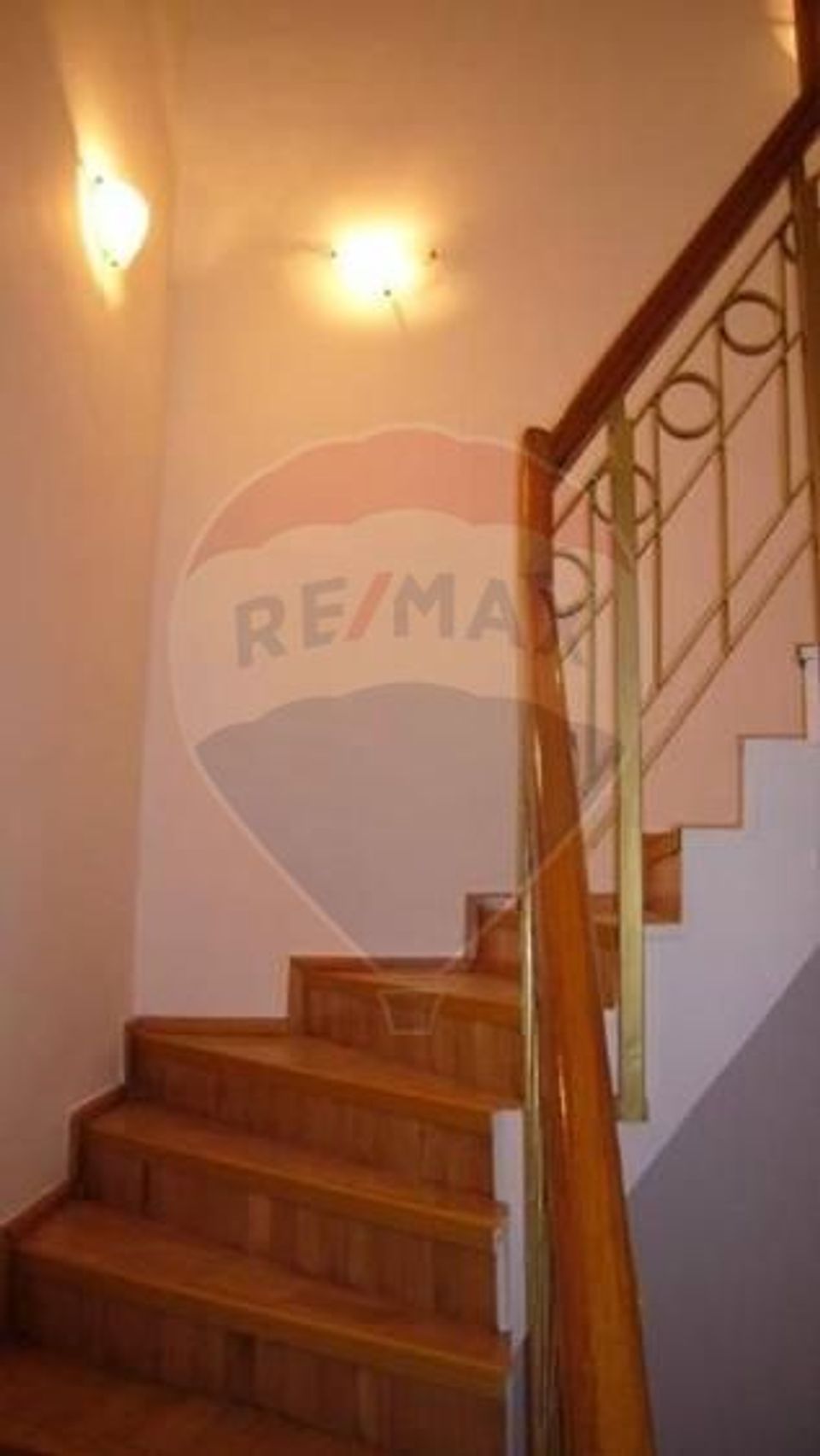 INCHIRIERE/Apartament spațios cu 4 camere – Bd. Unirii nr. 76