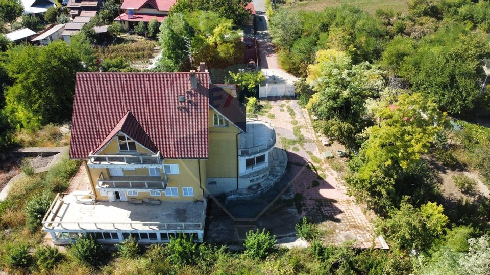 Casă cu potențial imens în Sat Lilieci, pe Aleea Florilor – lângă râul