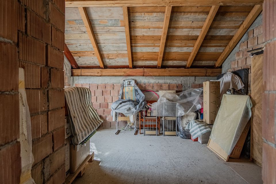 Casa de vanzare 7 camere | CURTE 953 mp | Colonia 1 Mai | COMISION 0 |