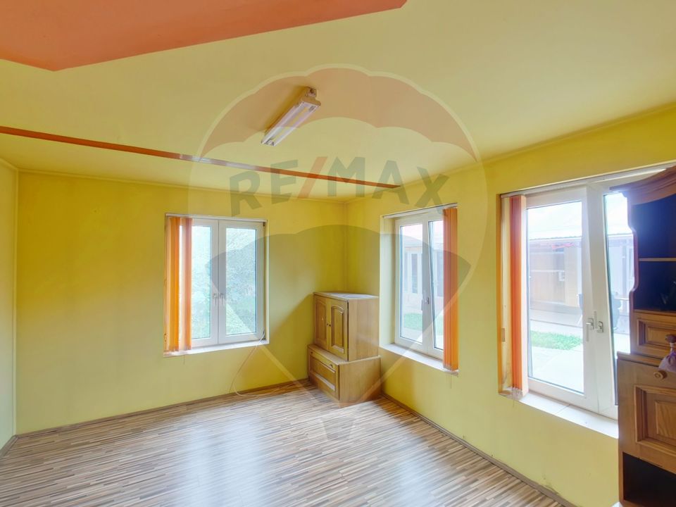 Casă / Vilă cu 16 camere de vânzare în zona Bobâlna