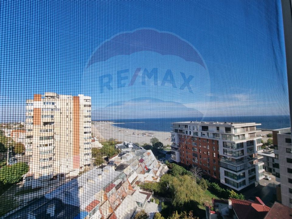 Apartament cu 3 camere de închiriat în zona Faleza Nord