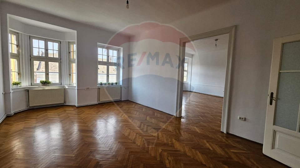 120sq.m Commercial Space for rent, Ultracentral area