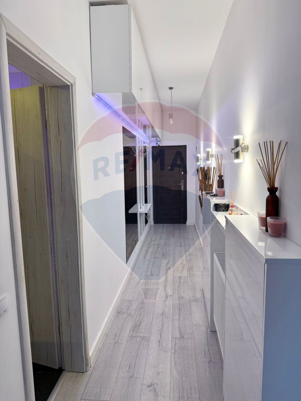 Apartament cu 3 camere + balcon mare - zona de case - Weiner Palada