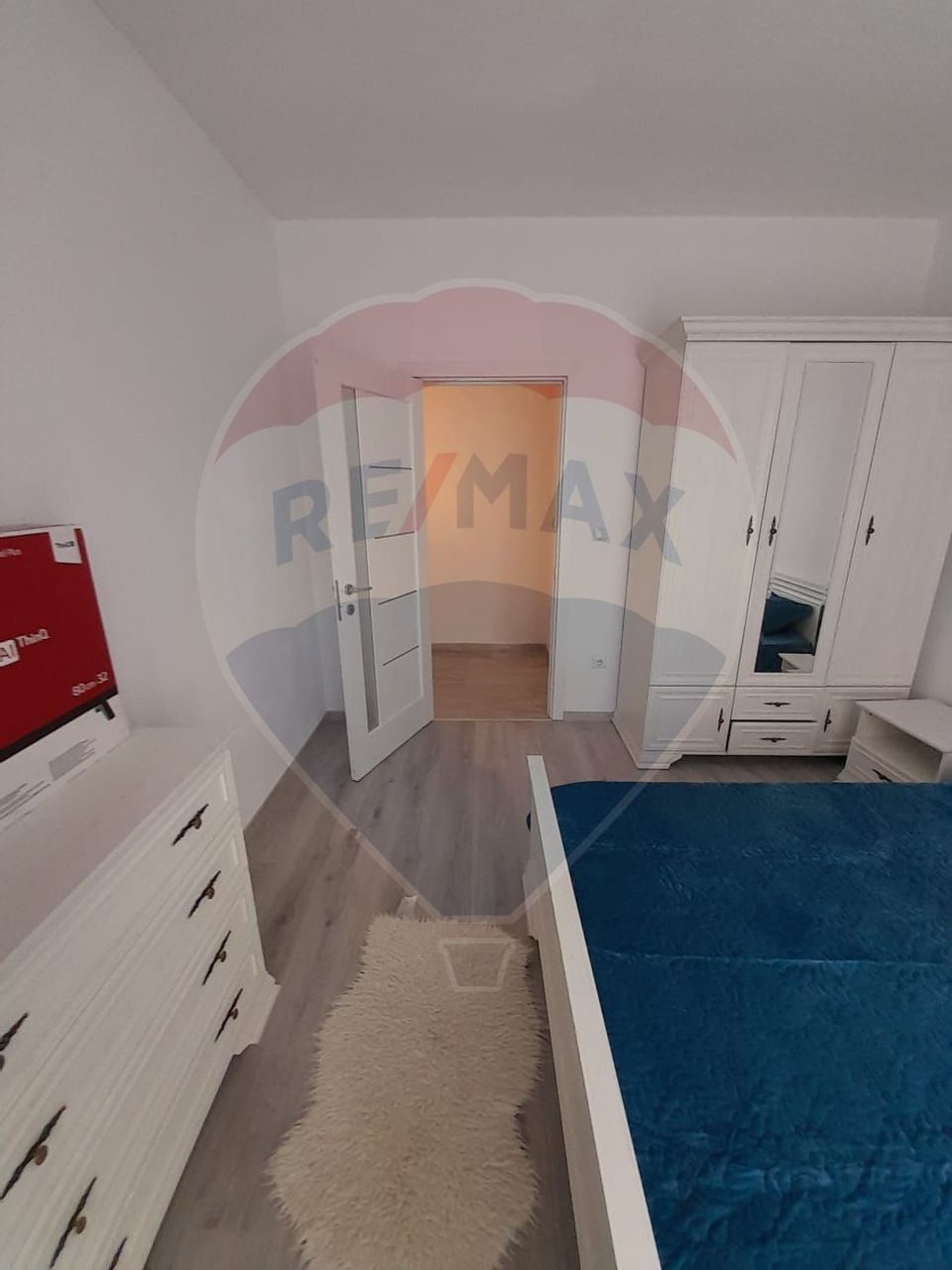 Apartament cu 3 camere de închiriat în zona Vest