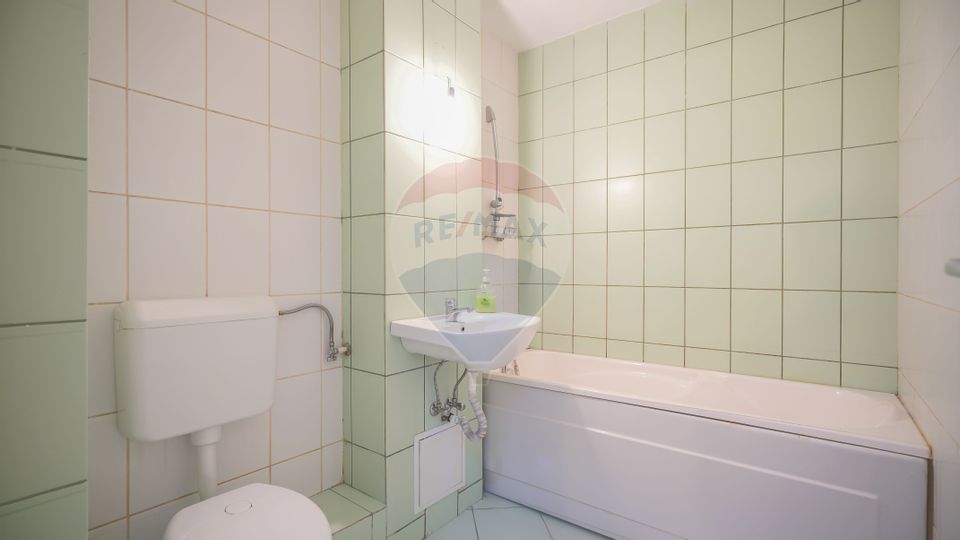 Vanzare apartament  4 camere zona Faget