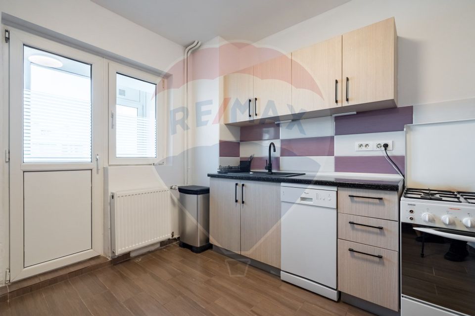 Apartament cu 3 camere de vânzare în zona 1 Mai