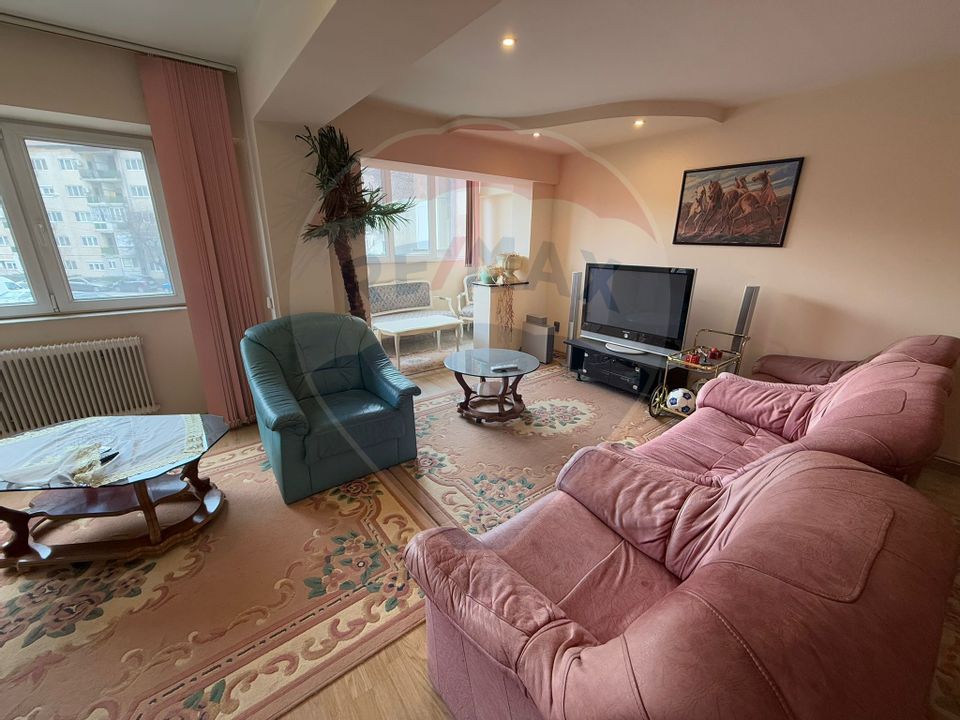 Apartament cu 4 camere de închiriat în zona Dacia