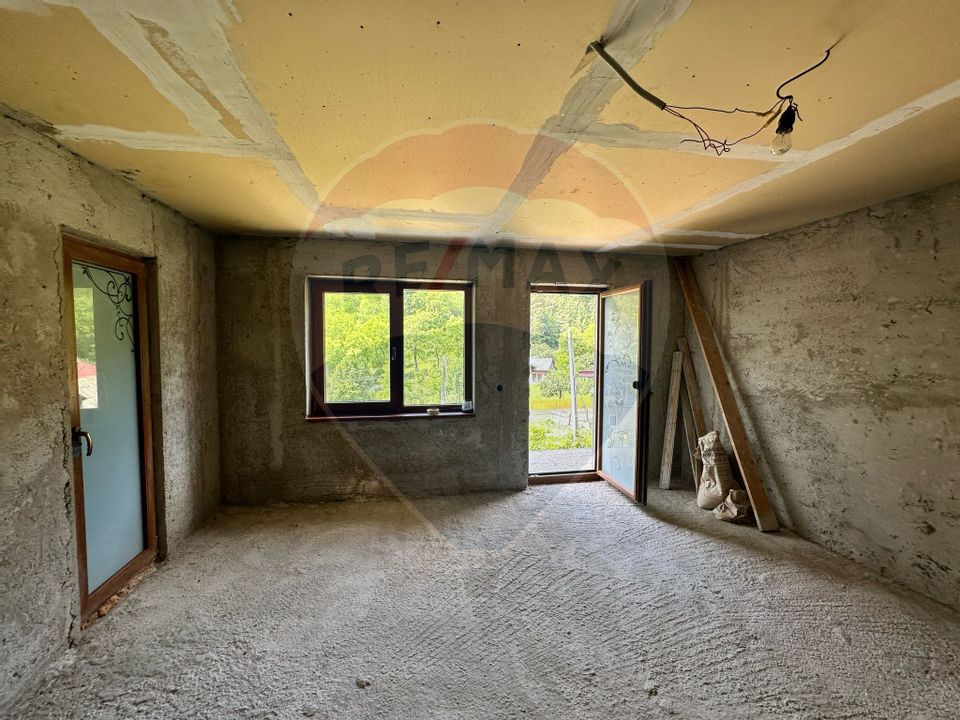 Casă / Vilă la gri in Pangarati Neamt