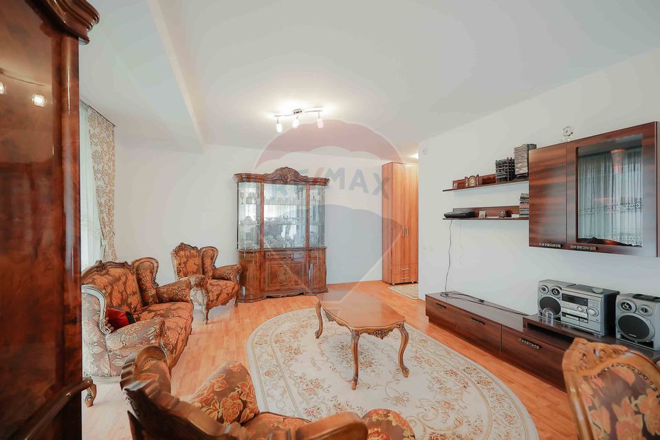 Apartament de Vânzare cu 3 Camere, Terasă de 32mp și Parcare Subterană