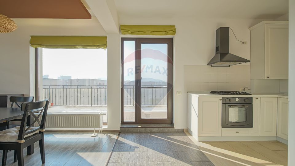 De vanzare penthouse in Tractoru, 3 camere, mobilat si utilat