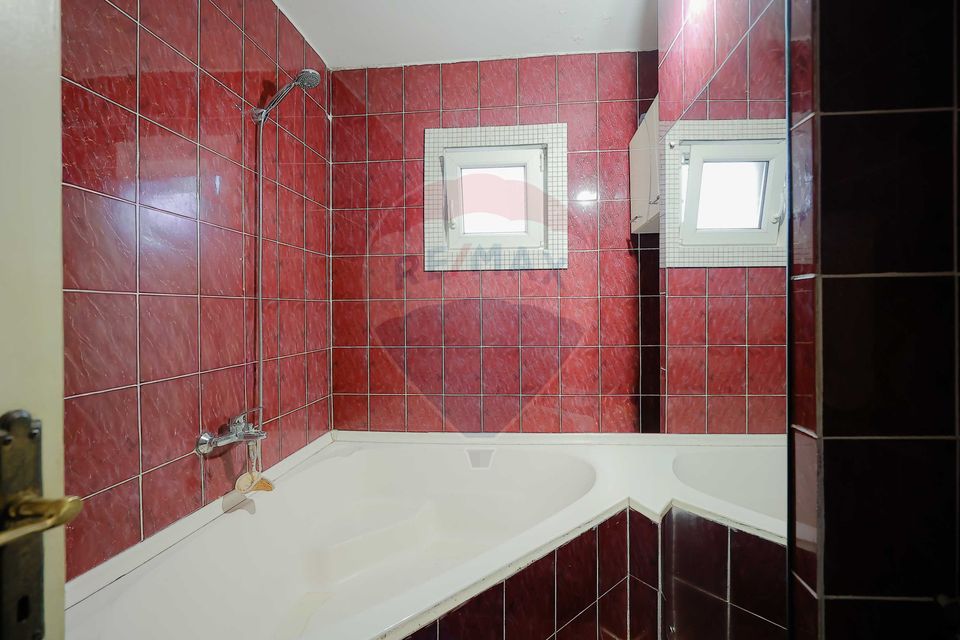 Apartament cu 4 camere, de vânzare în zona Rogerius