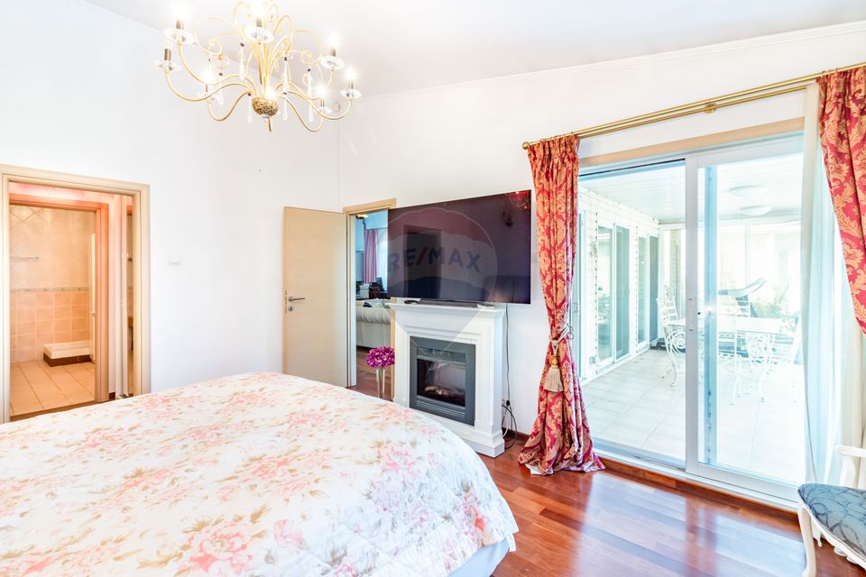 Snagov - Vila 5 camere cu semineu, piscina si iesire directa la lac