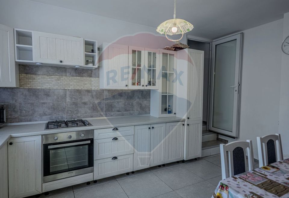 Casă și cabinet stomatologic de închiriat în Chitila