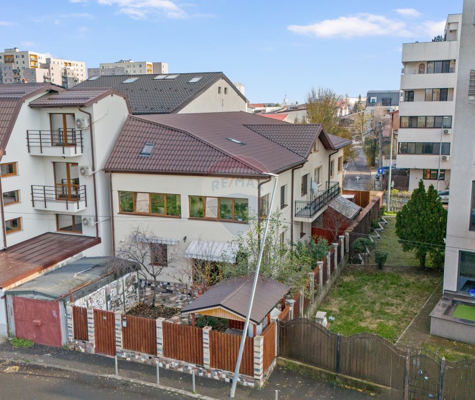 Casă / Vilă cu 6 camere de vânzare - Oraselul Copiilor