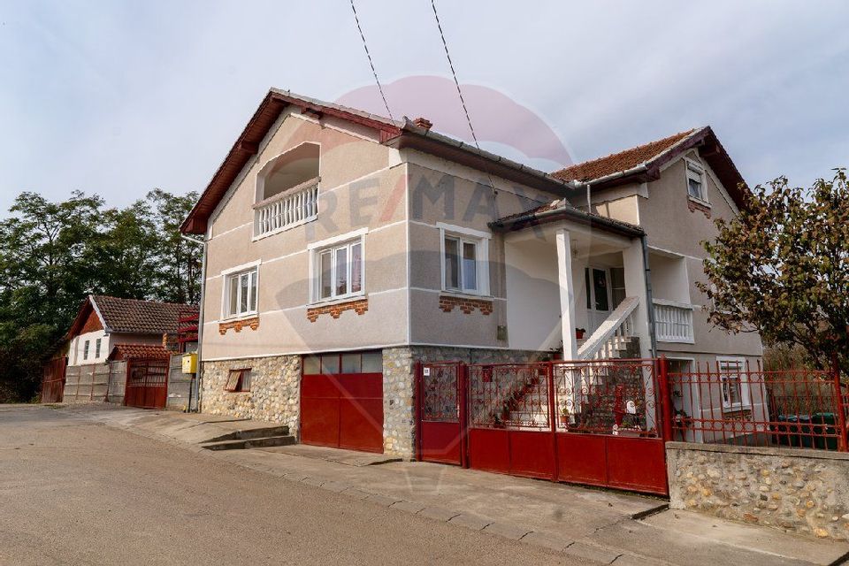 8 room House / Villa for sale