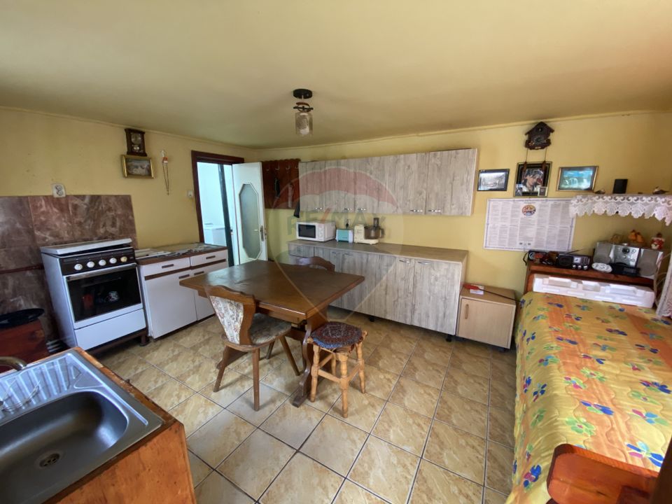 Casă la țară în comuna Laslea