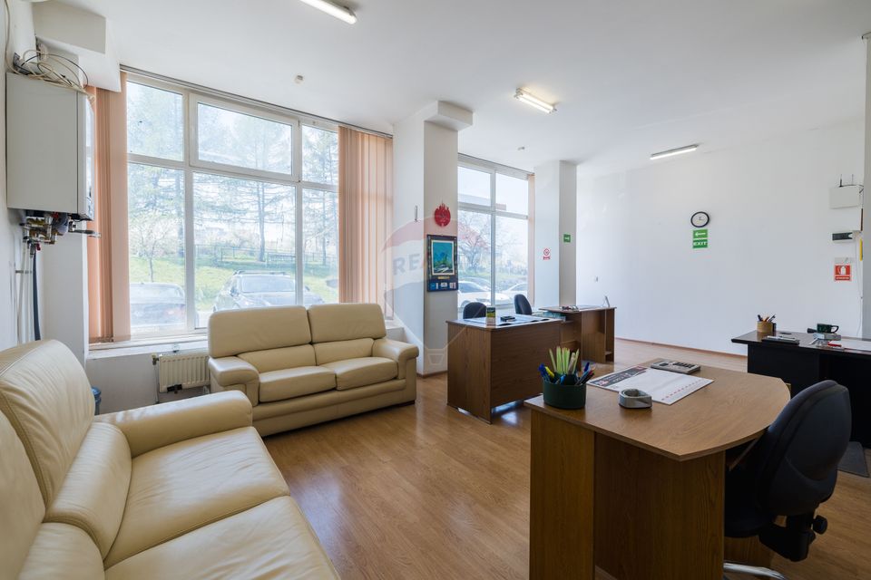 Commercial space with generous window and excellent visibility